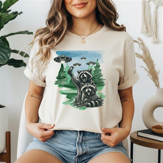 Funny Raccoon Alien Shirt, Retro UFO Graphic Tee, Cute Raccoon Selfie Shirt, Sci Fi Animal Tee, Funny Alien Abduction Tee, Vintage Spacecore - Etsy