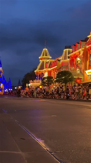 Headless Horseman's Eerie Ride Kicks Off Disney World Halloween Parade