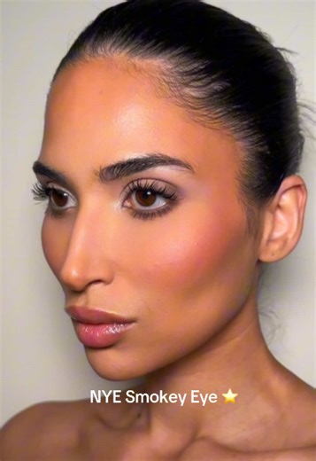 New Year’s Eve smokey eye makeup tutorial ✨ Create a sultry glam eye for NYE using Morphe must-haves: ⭐ ChromaPlus 12-Pan Eyeshadow Palette in 'Moon Stone' ⭐ Bi-Liner Dual-Ended Gel Liner in 'Truth Or Dare' ⭐ Signature Lip Pencil in 'Wifey' ⭐ Dripglass Glazed High Shine Lip Gloss