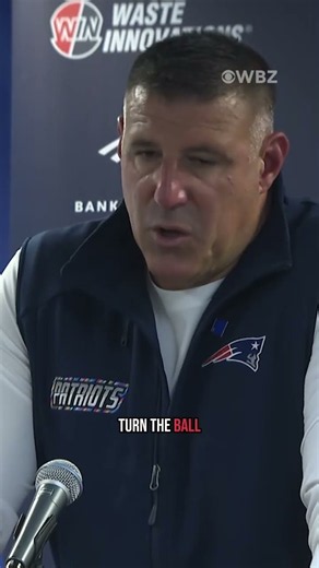 Patriots head coach Mike Vrabel speaks to the media following loss against the Chicago Bears