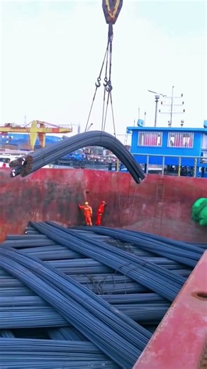Heavy Rebar Loading Process on Cargo Ships