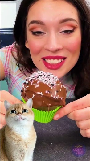 Cupcake Explosion Splash Out Of Control !🧁💣 #cupcake #shorts #splash #prank