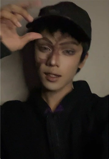 Stunning Alien Stage Cosplay Transformation