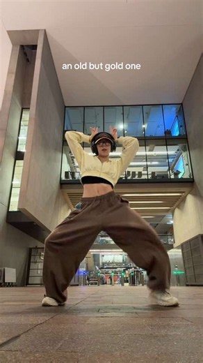 iconic debut 🍫 #bonbonchocolat #everglow #kpopdancecover #kpopdancer #dancetrend