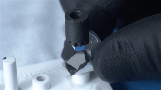 What an electron microscope hack actually reveals about graphene