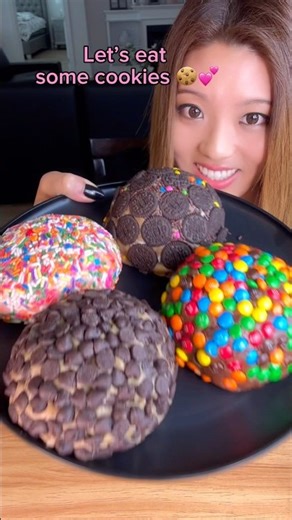 Let’s eat some cookies… #food #eating #mukbang #cookies