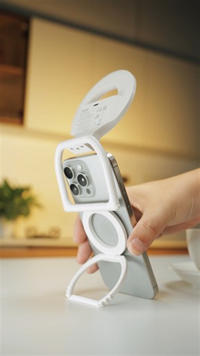 Tag #NEEWER to be featured! 📸 on Instagram: "Fold it, snap it, glow! 130 minutes of pure shine👉NEEWER N35 #neewer #ringlight #MagSafeMagic #TravelLight #forphone"