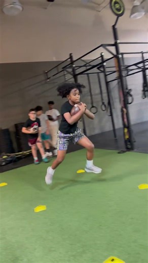 How Youth Running Backs Learn To Cut, Move, & Finish A Play #subscribe #youthfootball #sports #sub