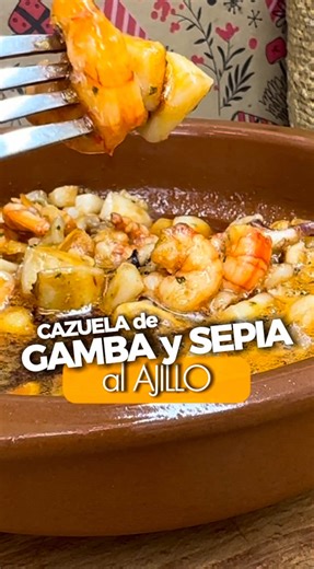 Cazuela de gamba y sepia al ajillo: receta fácil