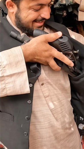 Can You Spot the Gun? 🇦🇫