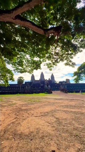 wow so wonderful Angkor wat temple of Cambodia 🇰🇭 #travel #angkor #angkorwat #sunrise