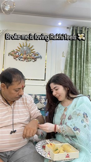 Kyu paisa-paisa karti hai, paise pe tu marti hai?💸 #Rakhi #SiblingLove #CousinLove 🎀❤️