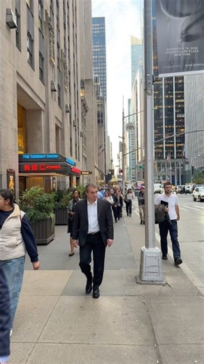 A Busy Afternoon at Rockefeller Center, NYC 🏙️