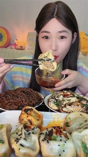 These Dumplings are SO JUICY 😳🥟🔥 #mukbang #dumplings #noodles #asmr #food