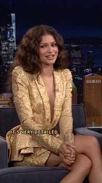 #Zendaya used a cardboard box to explain #Interstellar to #HunterSchafer 🤣 #FallonTonight #Euphoria