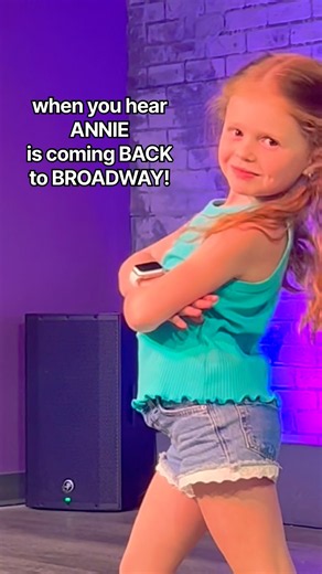 ANNIE! 👩🏼‍🦰 HARD KNOCK LIFE! 🎶 BROADWAY! 🎭 #shorts #viral #trending #song #singer #dance #music