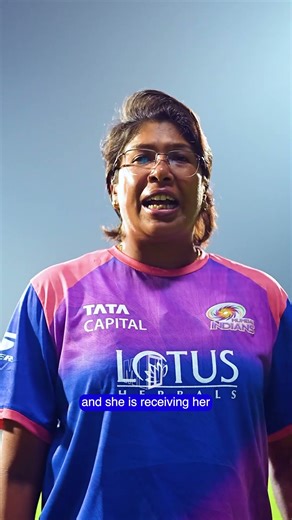 "𝘏𝘢𝘳𝘮𝘢𝘯 𝘨𝘪𝘷𝘪𝘯𝘨 𝘒𝘢𝘮𝘢𝘭𝘪𝘯𝘪 𝘵𝘩𝘦 𝘐𝘯𝘥𝘪𝘢 𝘤𝘢𝘱 𝘸𝘢𝘴 𝘢 𝘴𝘱𝘦𝘤𝘪𝘢𝘭 𝘮𝘰𝘮𝘦𝘯𝘵" 💙#AaliRe #MumbaiIndians #INDvSL