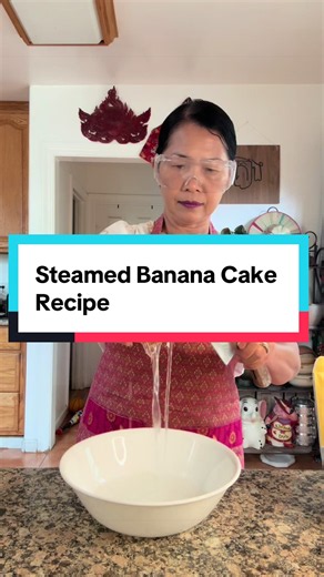 Steamed Banana Cake Ingredients: 1 large, perfectly ripe plantain banana (mashed) 2 eggs 1/2 teaspoon salt 1/2 cup coconut cream 1/2 cup rice flour 1/4 cup glutenous rice flour 1/4 cup palm sugar or regular sugar 1/2 cup grated coconut Banana leaves for wrapping Makes 8 servings Steam for 35 minutes. #fyp #steamedbananacake #នំចេកបុក #homemade