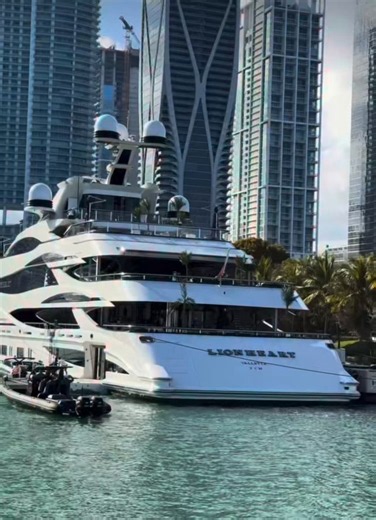 Billionaire Sir Philip Green’s $130M Lionheart https://t.co/StgeLUN8vc