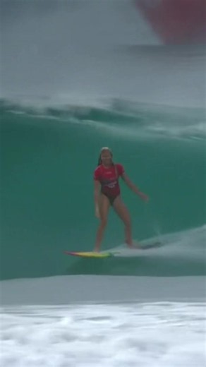 The phenom shows us how it’s done 🙌 @erinbrookssurf #surfing #erinbrooks #wsl