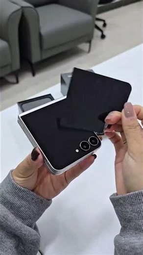 Samsung Galaxy Z Flip 7 FE 😱 Hands-On & First Look | Best Budget Flip Phone?