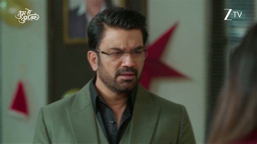 Arya ne badhaaya Anu ka hausla, lekin unki zindagi mein kya koi toofaan laane waali hai Meera? Dekhiye #TummSeTummTak har roz, raat 8:30 baje, sirf #ZeeTV par. #Arya #Anu #Meera #TSTTEpisodic #AapkaApnaZeeTV #SharadKelkar #NiharikaChouksey #DollyChawla | ZEE TV