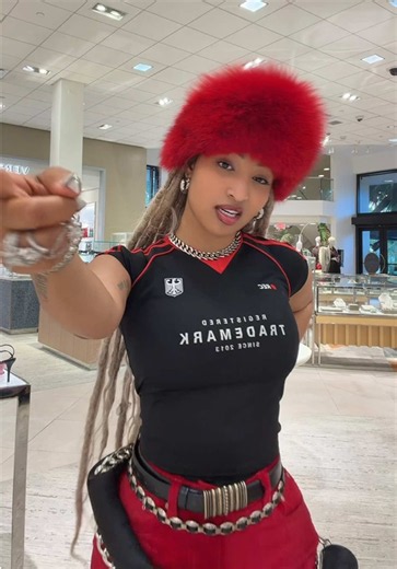 Shenseea shopping October: latest looks and searches