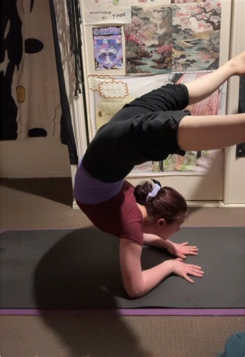 back didn’t feel that great today, but i got a few bends in! #flexbility #contortion #elbowstand