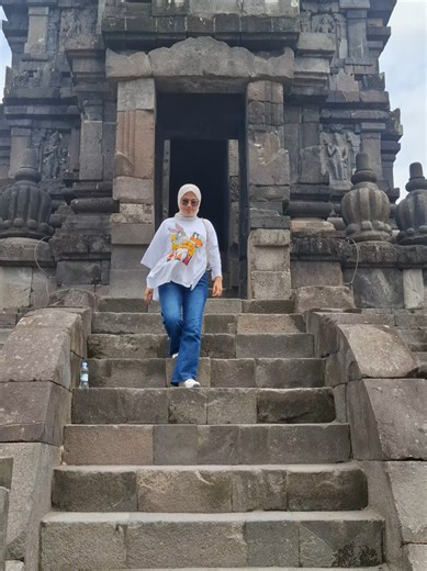 fiyaa✨️ (@fiya_dhiraaisyah)’s videos with suara asli - LYRICS - Memettt Spall Spill