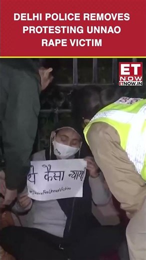 Unnao Rape Victim Dragged By Delhi Police | Protest Against Kuldeep Sengar Bail Reaches India Gate