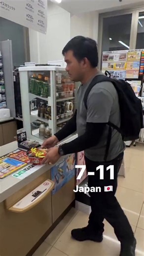 店員さんは注意してるだけ。どこの国でもよくある外国人の異国、異文化での些細な衝突体験。狭量、偏狭、不寛容な日本人のコメントが情けない。心に余裕がないのだろうか。タイでは多くの日本人観光客が迷惑をかけ、日本人の犯罪も多いが、タイ人は寛容☺️