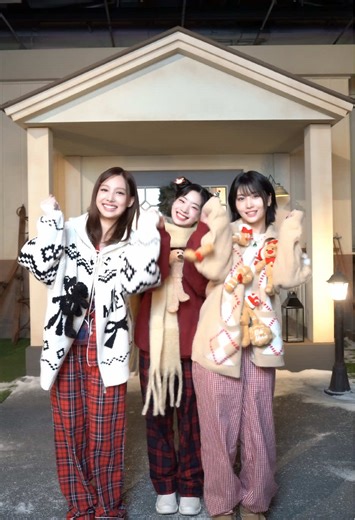 ✨🎄HAPPY HOLIDAY🎄✨ Wonderful Day♪ https://twicejapan.lnk.to/Doughnut #NAYEON #MOMO #DAHYUN #TWICE #WonderfulDay