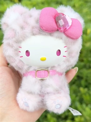 Dreamy pink leopard-print outfit with a sparkling bow and heart charm Say hello to the cutest explorer in the forest 🌸🐆——Hello Kitty Forest Animal Vinyl Plush is here! 🇺🇸 United States 📍 Tangram Mall, Flushing, NY 🗓️ 03/14 – 04/05 📍 Los Cerritos Center, Cerritos, CA 🗓️ 03/18 – 04/12 🇨🇦 Canada 📍 Scarborough Town Centre, Scarborough, ON 🗓️ 04/25 – 05/24 💌 Grab Fans-ONLY gifts — join in our group via MINISO OFFICIAL’s IG Highlight for all the deets! 🌈💖 #miniso #sanrio #HelloKitty #He
