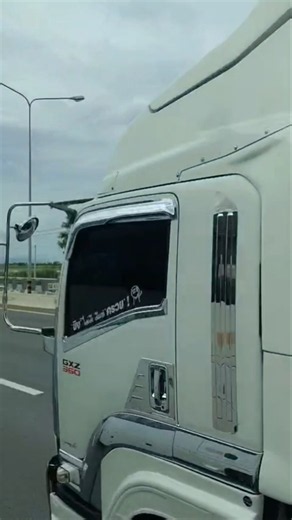 Cruising the Highway: Isuzu GXZ 360 Container Hauler 🚛💨
