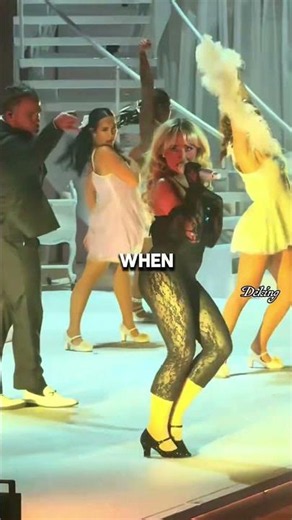 Sabrina Carpenter's Juno Poses Are Getting OUT OF CONTROL 😳#sabrinacarpenter #shorts #concert
