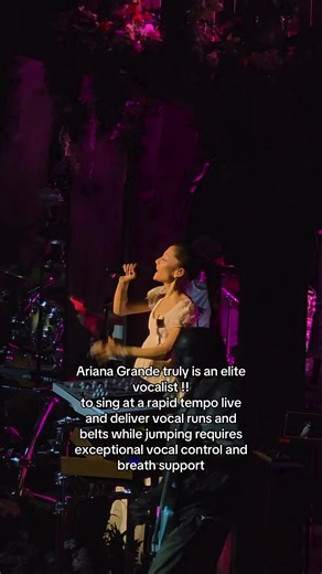 Ariana Grande live vocals: how she sings rapid runs while moving