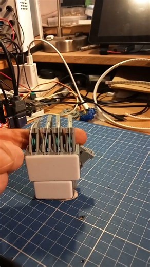 Humanoid compliant robot hand grip test #shorts #robotics #compliant #3dprinting #electronics