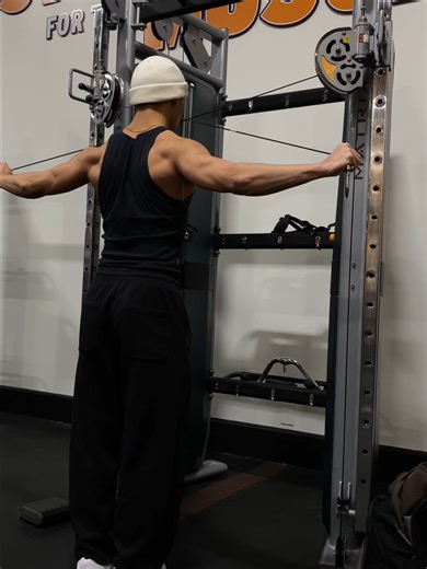 Here is why you aren't seeing progress in the gym⁉️🧌 1️⃣ You’re training hard, but not progressively -Add weight, reps, or better form every 1–2 weeks -Aim for controlled reps, not just moving the weight 2️⃣ Nutrition isn’t matching your goal -You’re likely not eating enough -Protein target: ~0.7–1g per lb of bodyweight 3️⃣ Recovery is holding you back -7 to 9 hours sleep - At least 1–2 rest days 4️⃣ Expectations are ahead of reality -Muscle gain: ~0.25–0.5 lb/month (naturally) -Visual changes 