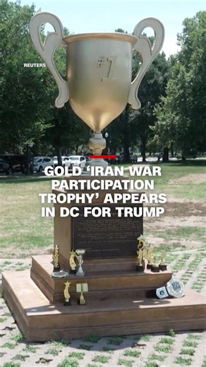 Gold ‘Iran war participation trophy’ appears in DC for Trump