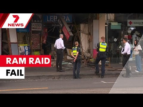 Hapless thieves flee empty-handed after failed ram raid on historic Collingwood shopfront | 7NEWS