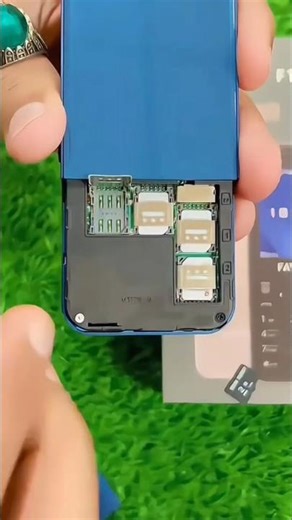 🤯 4 SIM Cards 1 Phone!​ #MiniPhone #QuadSIM