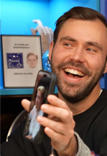 De nieuwe look van Milo🤩 Luister ‘De Bankzitters-kerstborrel’ exclusief op Podimo! #bankzitters #milo #toupet #podcastclip