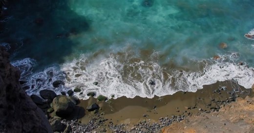 Κρήτη: Η θάλασσα «καταπίνει» τις περιουσίες – Κραυγή αγωνίας για τη διάβρωση των ακτών (vid)