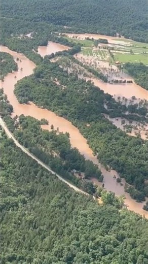 Deadly Missouri Floodwaters Leave Hundreds Stranded #shorts