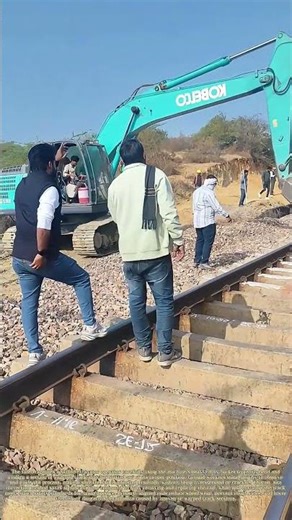 Straightening Steel Rails: How an Excavator Restores Track Alignment Safely