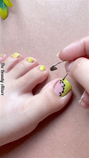 💅💚Easy toe nail art design #nails #tutorial #toenails
