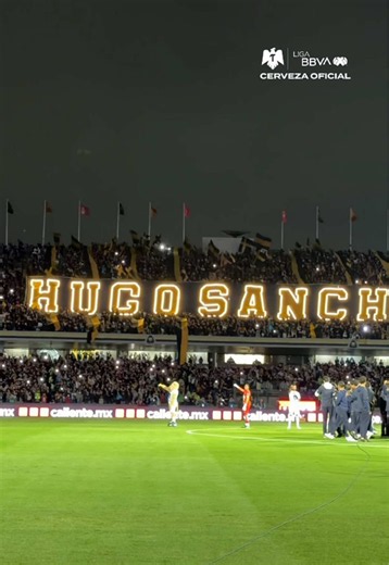 Merecidísimo homenaje a una leyenda de nuestro futbol, #HugoSánchez 🤩 #Pov: lo viste en primera fila Leyenda de @PumasMX a 50 años de su debut #LigaBBVAMX #pumas #gol