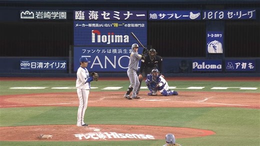 9回表、山﨑選手がインコースのストレートで見逃し三振を奪う！