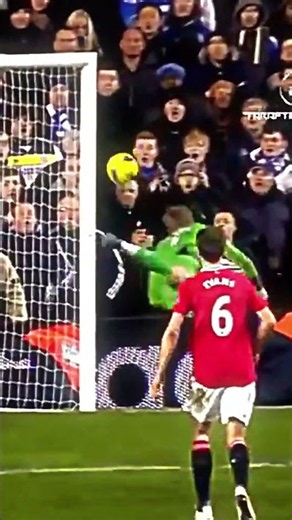 When De Gea pulled off the impossible! 😱⚽