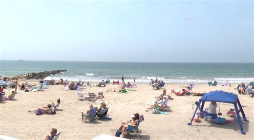 Warm weather brings early taste of summer to RI beaches